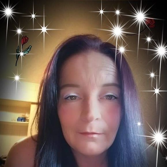 Meet your Posher, Stephanie - Picture 1 of 1